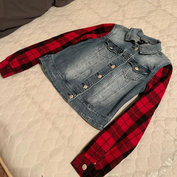 BLUE JEAN JACKET~RED PLAID ARMS~NWOT~SIZE S - Picture 3 of 11